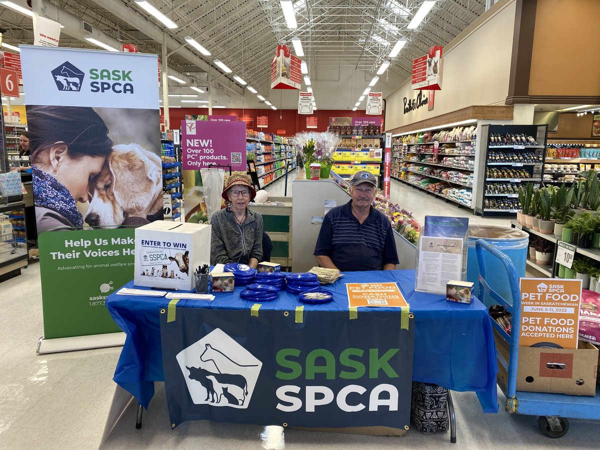 SaskSPCA's tweet photo. Pet Food Week in Saskatchewan has officially kicked off!
If you're in #Saskatoon, come down to Michael's Your Independent Grocer on Wanuskewin Road and say hi to Don & Vivian who are collecting pet food donations until 4pm today!
#PFWinSK #SaskSPCA #SaskPets #PetFood #yxe https://t.co/2ikM4DES7h