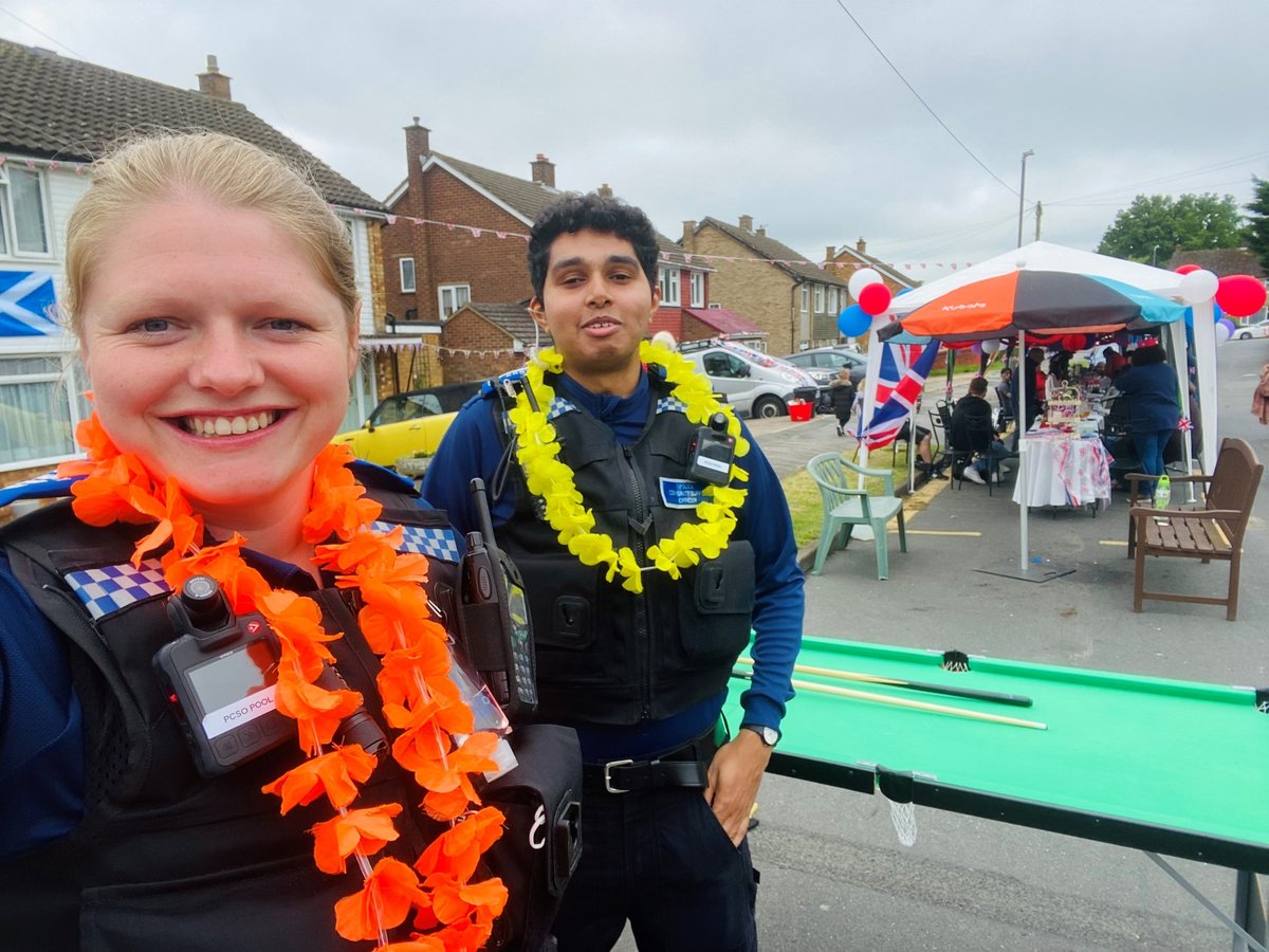 Today PCSO's have been visiting Jubilee street party's around High Wycombe. 

#HighWycombe
#C9613
#C9606