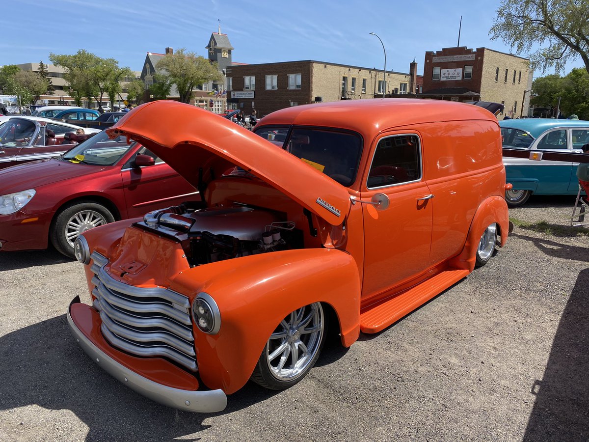 evanbrayshow's tweet photo. Looking for something to do today?  The @reginapolice Veteran’s Association Annual Show &amp; Shine is happening. Free Admission. Osler St. and 11th Avenue. #beautifulvehicles #showandshine #free #community https://t.co/hOg5f7gafB