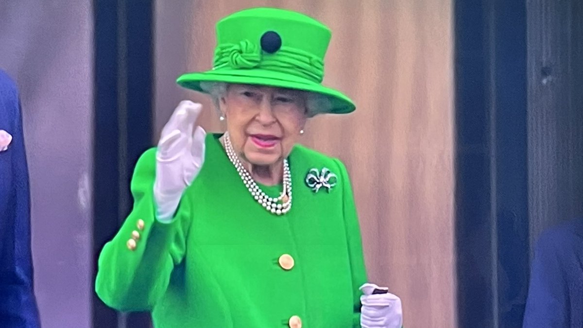 ycdillon's tweet photo. What.A.Lady. #70years #congratulationsma’am
#PlatinumJubileePageant https://t.co/v9vHBFsXQD