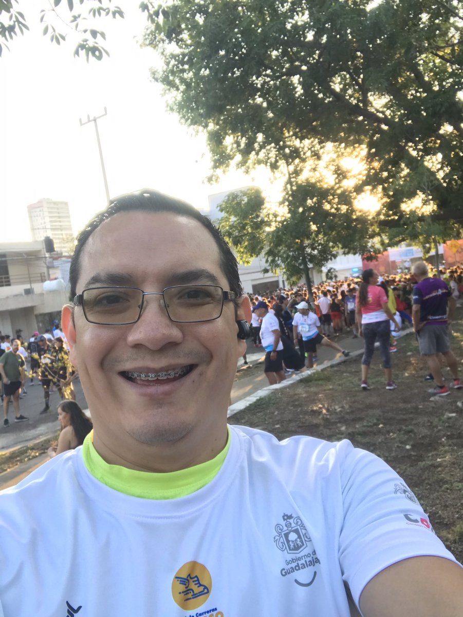 TrokAtt's tweet photo. Hace mucho no sacaba un tiempo así; nada que ver con los de antes pero ahí vamos @yoelegicorrer1 @Maraton_Gdl https://t.co/hpThpu9U06