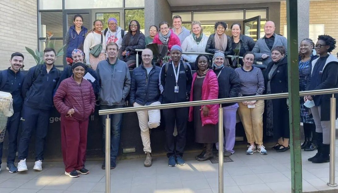 The team of Baragwanath, Nelson Mandela and Charlotte Maxeke hospitals Paediatrics Surgery.
First grandround in the ward since Covid19 lockdown 🙌❤

#surgeonsforlittlelives #surgeons #Surgery #paeds #paediatricsurgery #Bara #nelsonmandelahospital #charlottemaxekehospital