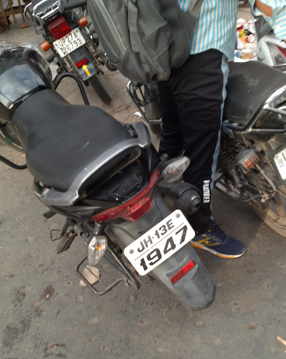 AdvctLokendra's tweet photo. Bike and cars still are running without high security registration plat, pictures clicked today at sector 18 Noida.
@UPGovt @noidatraffic @dcptrafficnoida https://t.co/OjtZEL9aQW