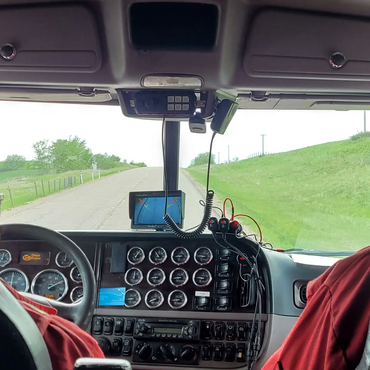AbDerwent's tweet photo. on the way to a mutual aid call on the other end of the County of Twohills. you can never have too much water on a call. https://t.co/njac1zvOY5