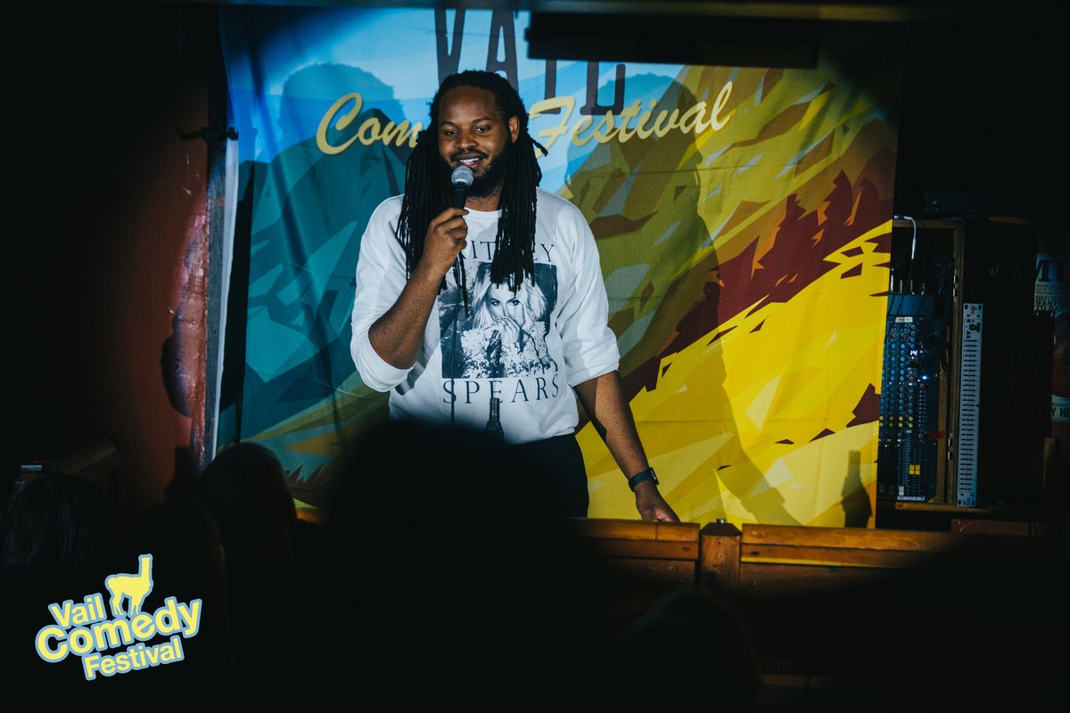 vailcomedyfest's tweet photo. Flashback to Andre Mitchell @Aye_T_M Performing at Vail Comedy Festival 2022 Venue, Bridge Street Bar. #comedyfest #comedyfestivals #comedyfestival #vailcomedyfestival #vailcomedy #memorialday2022 #comediansincolorado https://t.co/fVUNLOLc5D