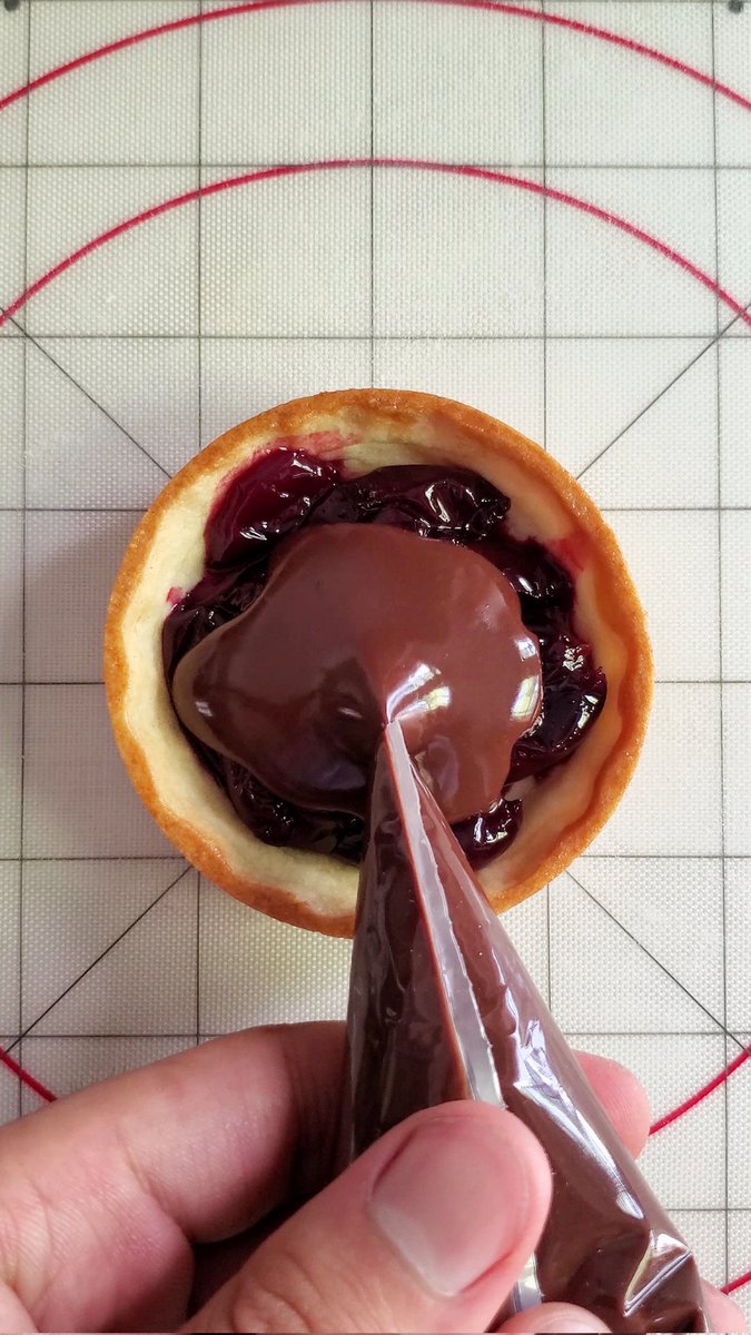 boybawarchi's tweet photo. a cherry chocolate tart 🍒 https://t.co/fdRuynMs0q
