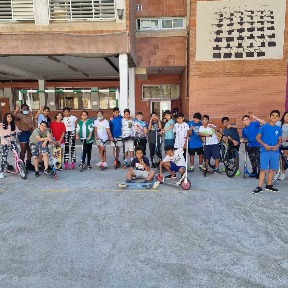 lliscart's tweet photo. 📌Com és tradició al @lliscart  hem fet el dia de rodes. 🛴 🚲
📌 Ens ho hem passat molt bé! 👌🏻

#ieperelliscart #curs2021i22 #comunitatgrans #comunitatmitjans https://t.co/SnCYHd0teP