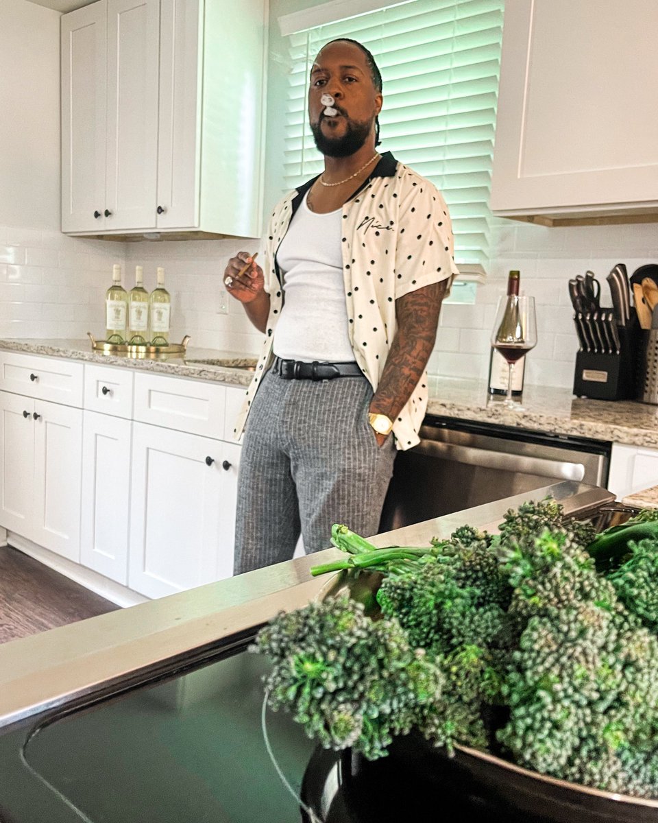 davidstruths's tweet photo. A boss is one who guarantee we gon’ eat
_
_
Episode 111 of #GrabAGlass, ‘Go For Growth ft. @Danleysworld is out on all platforms. Cheers.🍷🥦💐
https://t.co/wLW866erS0 https://t.co/6oWnHsPulu
