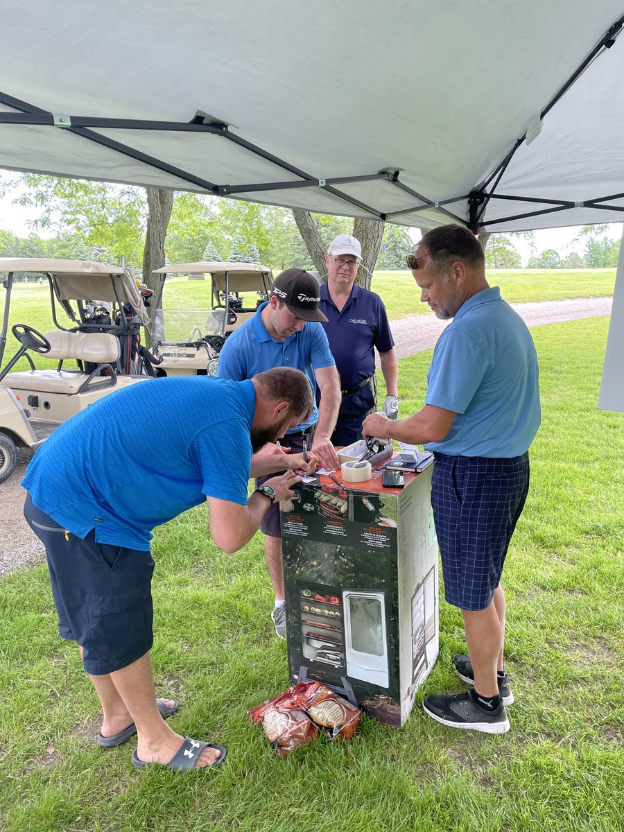 CMoldmakers's tweet photo. The #Megatel tent is hopping!!
Signing up to win a smoker!
#Golf tournament @CoachwoodGolf for Canadian Association of Moldmakers
#YQG #moldmaking #manufacturing https://t.co/92rICsnMk7