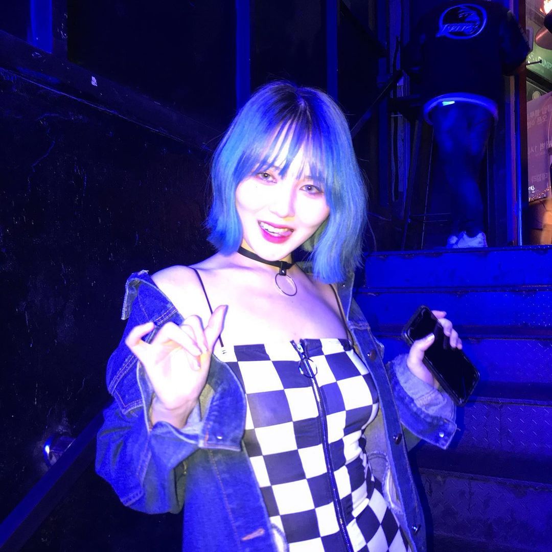 ashbgallery's tweet image. the way she owns blue hair