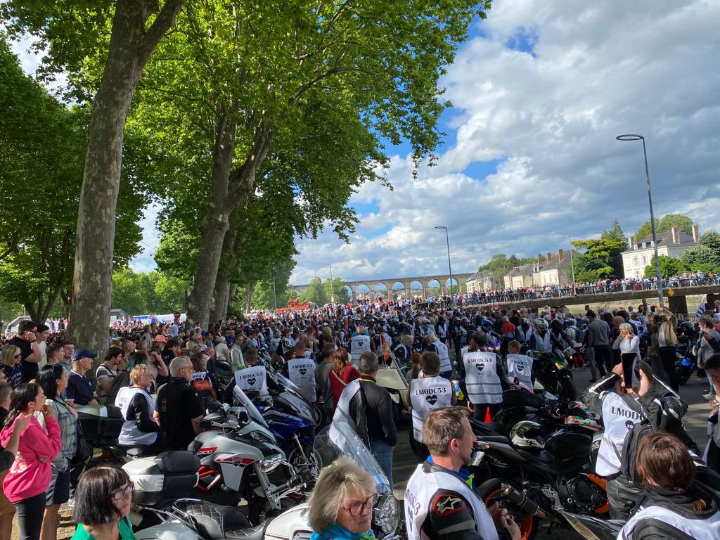 sdirson's tweet photo. 1500 #motards sur les routes de la #Mayenne pour sensibiliser au don du sang, de moelle osseuse et d’organes : félicitations aux organisateurs @LMODC53 pour cet élan de solidarité pour cette 20ème édition #LeDonSauve1Vie #bénévolat #association #santé #circo5302 #legislatives2022 https://t.co/RscX15tEEG