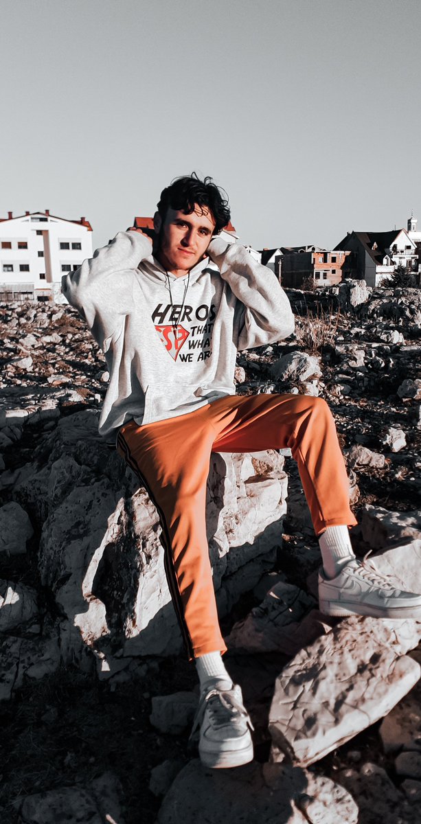 SiAziaz's tweet image. I really don't know whats happening