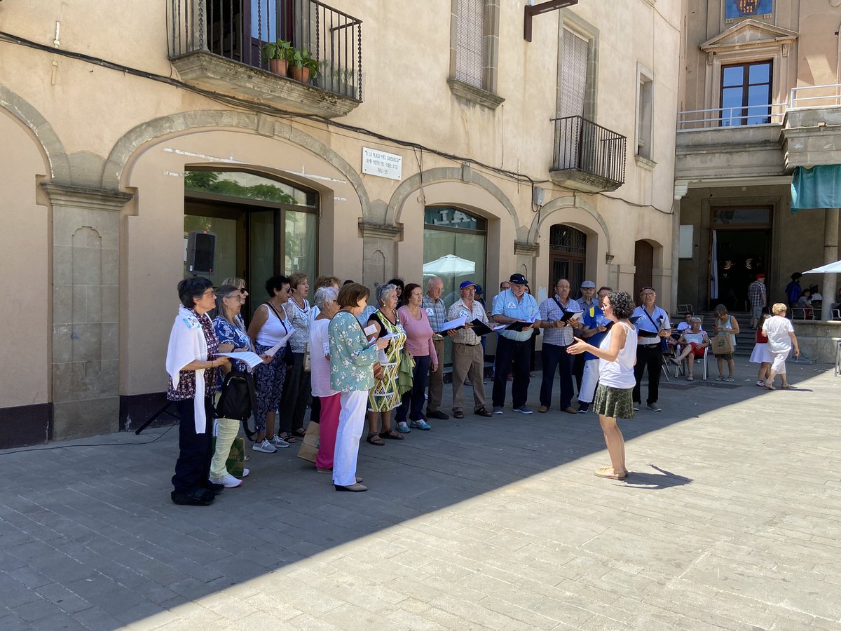 mercarcas's tweet photo. Avui a #Cervera hem viscut la gran festa del cant coral gràcies a les més de 600 persones que han participat al "Lleida canta a la cultura"
Moltes gràcies a totes les persones que ho heu fet possible👏👏
@paeriacervera @paerialleida @EquipTecnicFCEC @maristeslleida @MaristesCat https://t.co/DnORE7Lhan