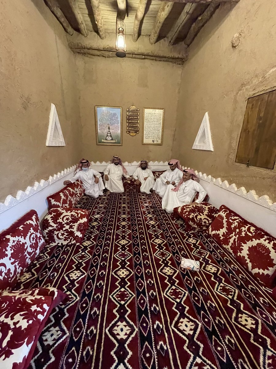toa5968's tweet photo. #حرمة   سعدنا هذا اليوم بزيارة الأخوة الأعزاء  من المنطقة الشرقية في 
#حرمةالتاريخية  وهم 
سعد اليابس
بندر العواد
سعود النجدي
هشبل القحطاني
في ضيافة  العميد حسين بن عثمان المدلج 
حياكم الله جميعاً 🌹 https://t.co/71f3Uok4vh