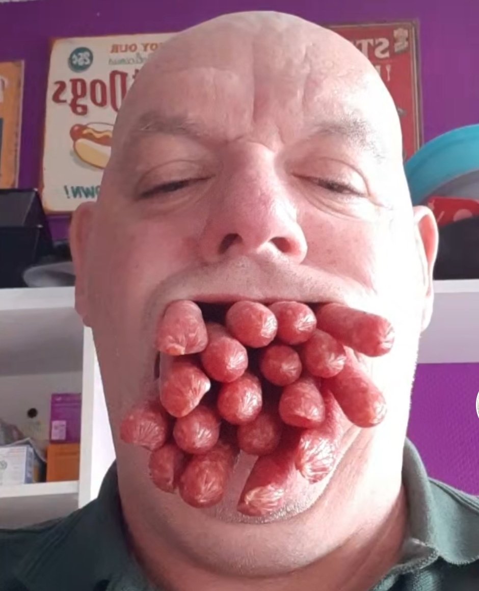 AxelMunk's tweet photo. Mein Onkel und ich beim Kegeln und Arscgritzenrafting mit anschließender Arschbohrung. War rin prägenden Erlebnis für uns beide. #göt https://t.co/1rDfEY8SFs