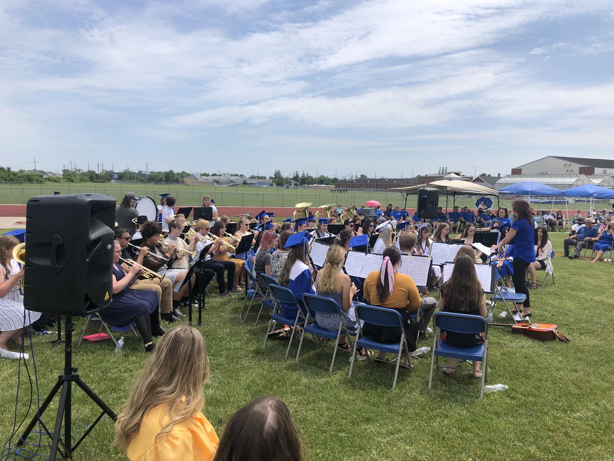 ManuszakEdward's tweet photo. Last @DundeeViking High School graduation today! Congrats class of 2022! 🎓👏 #rowlikevikings #LovePublicEducation https://t.co/9Rxuvf0K10