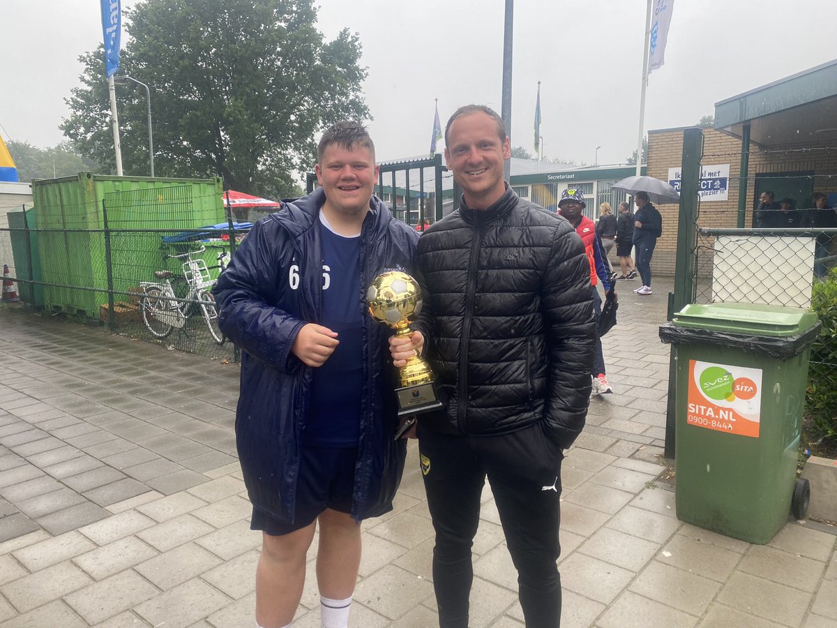 footballtours's tweet photo. Happy coaches πππ³π±π³π± @JPLStokeRTC @MattJarvis12 @OxfordshireRTCs @Gareth_TID @JPLRTC
#isl #footballtour #jplrtc #juniorpremierleague #northbrabantcup https://t.co/9M5bWAs3gf