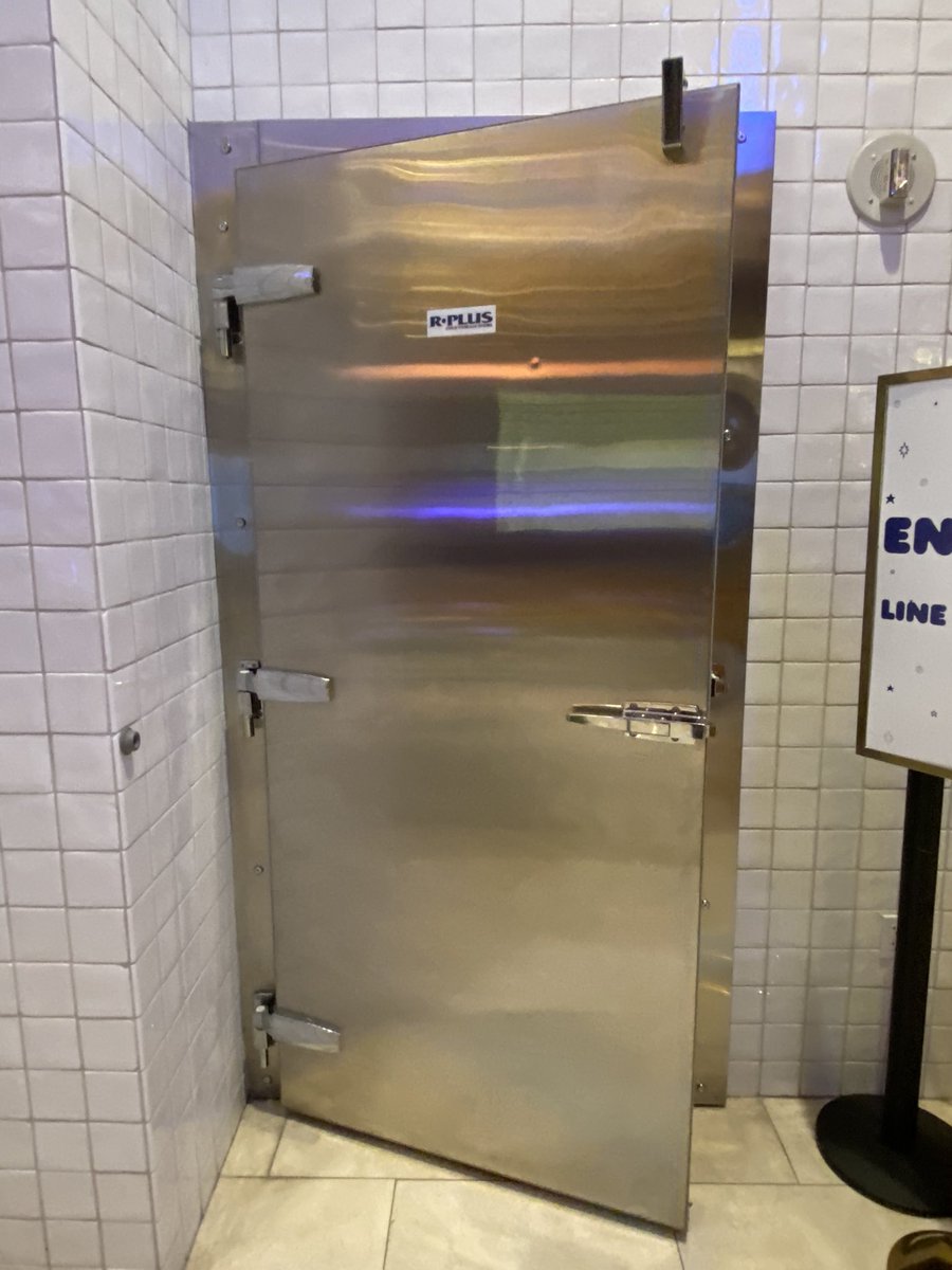 Today’s installment of “Hidden Vegas.” Next to Moon Palace at Palazzo, there’s what looks like the door to a walk-in cooler. Inside, there’s a secret dining area and karaoke room. Bonus: Soundproof.