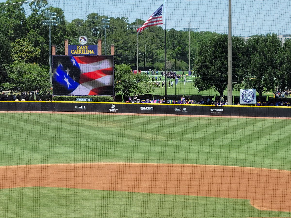 Neat moment before today's UVA vs CCU game...during the National Anthem, Coach Houston's Football camp players stopped and stood for the anthem...well done...