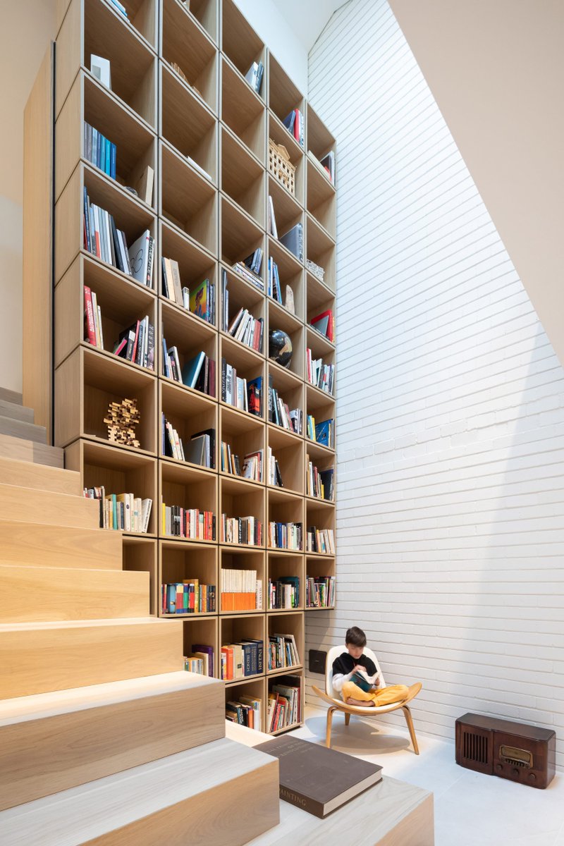 dezeen's tweet photo. Ten home libraries that showcase their owners' book collections: https://t.co/Vrh7WByxPz https://t.co/gcrB0kTkOB