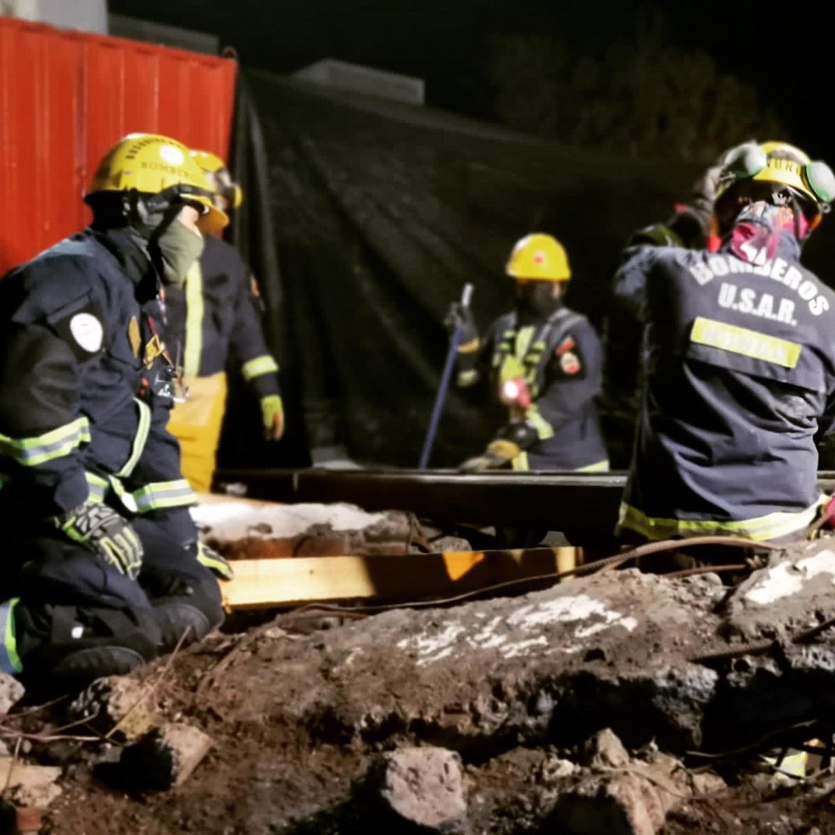 ACREDITADOS! Estamos muy felices por el equipo <a href="/USARNunoa/">USAR Ñuñoa</a> y su enorme trabajo para la reacreditación IRNAP en simulacro realizado en <a href="/BomberosdeChile/">Bomberos de Chile</a> . Felicitaciones!  #EstamosAlerta