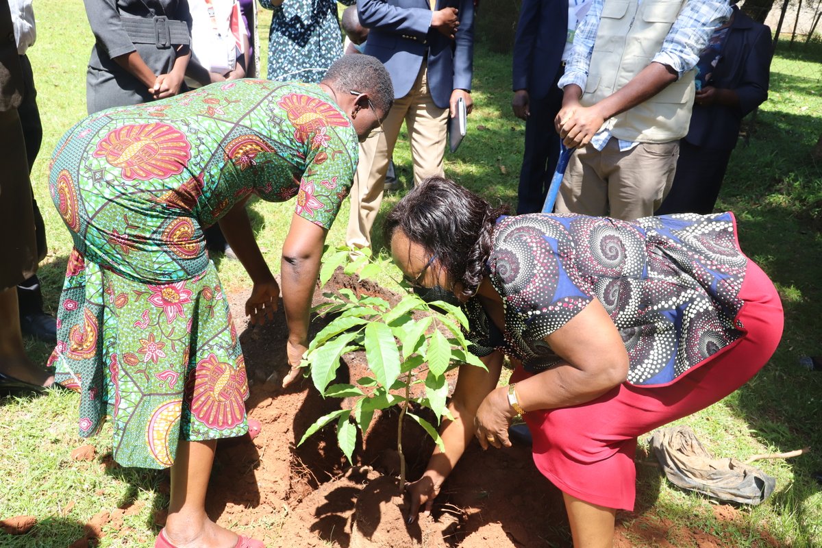 Glad to visit Yala Sub-county hospital together with @hiltonfound @NurturingCareKE @of_siaya @LREB14 @PATHadvocacy to monitor the progress of Nurturing Care for Early Childhood program under the patronage of the Siaya first Lady.