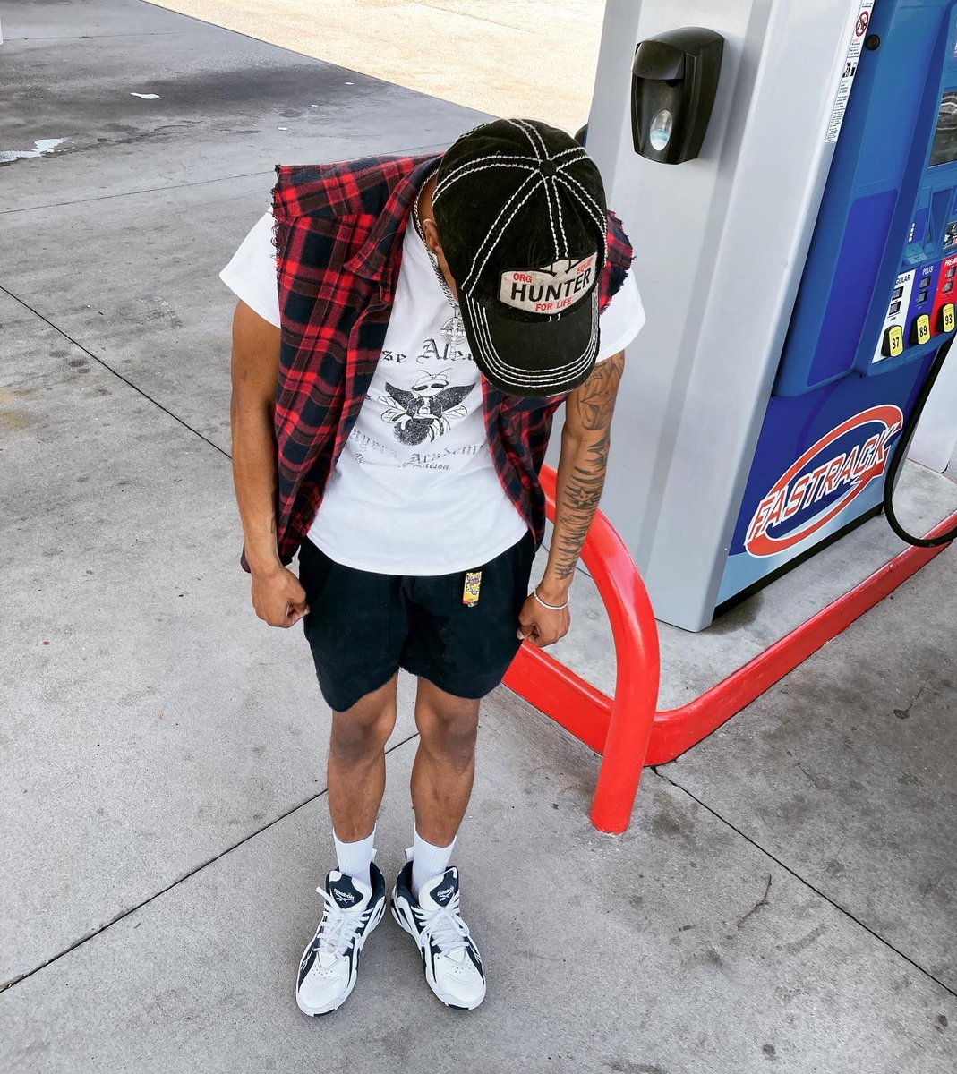 Shawdeetino's tweet photo. & I Be Dressing Clean Out’chea Cause Dese Niggas Always Tryna Throw Dirt On My Name.. smh🤦🏽♂️ How It Feel To Be Doin Good In Life(?) 🖕🏽in On Exotic Bitches Every 🌅and🌃 #1of1 #DPWS #SUPATrendy #hoochiedaddyszn 🗼💕  https://t.co/ZoyvykEHXF