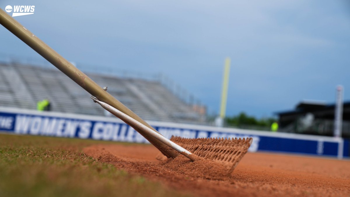 NCAASoftball's tweet image. It&apos;s all about the details. 

#WCWS
