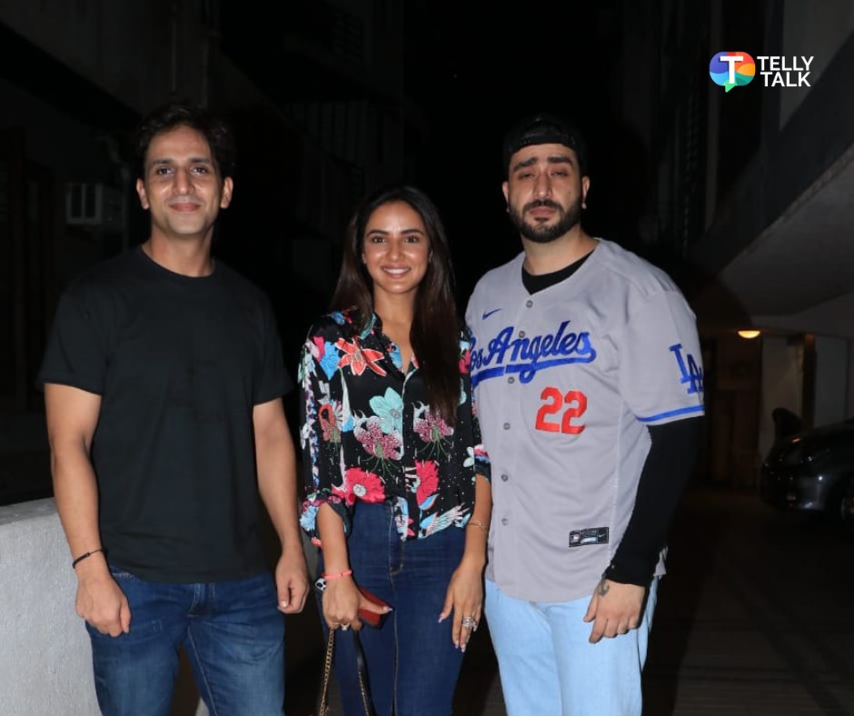 #JaminBhasin, #AlyGoni and #ArslanGoni spotted together in the city today.
.
#tellytalkpapz #tvstars #televisioncelebs #spotted #mumbai