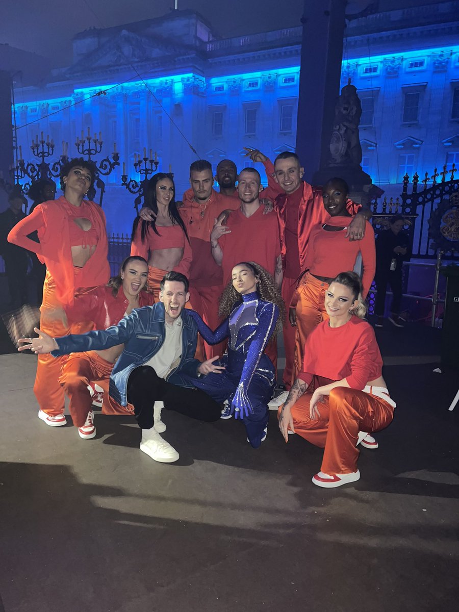 EllaEyre's tweet photo. i did say it would be one hell of a show didn’t i 💙

absolutely surreal to be part of such a huge moment, thank you so so so much to everyone that made it happen ✨

off to relive it on catch up to make sure i didn’t make it up @BBCiPlayer @BBCS_Events #partyatthepalace https://t.co/Y9vEGpw46e