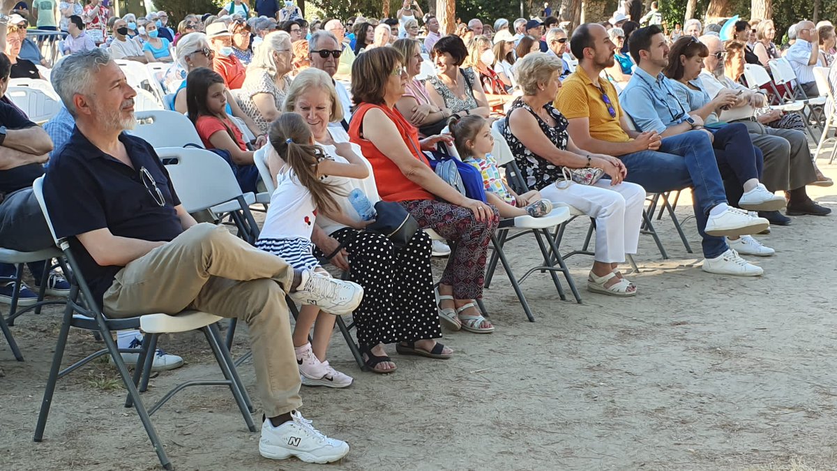 AytoAlcalaH's tweet photo. 🎼 El Parque O'Donnell acoge esta tarde una de las citas más interesantes de #AlcaláSuena: las actuaciones de las Casas Regionales de #AlcaládeHenares 

La Casa de Castilla y León presenta música popular de esta tierra: jotas, pasacalles y romances https://t.co/sdqZGuO9sp