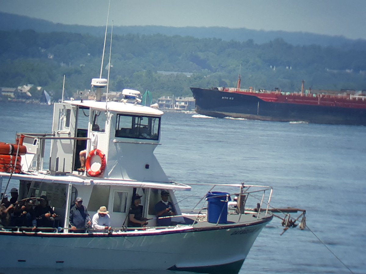 freightboy1's tweet photo. #tug #barge CURTIS #REINAUER and RTC 83 is not a head-turner for the guys on fishing boat DAYBREAK III https://t.co/6FClyBMM6u