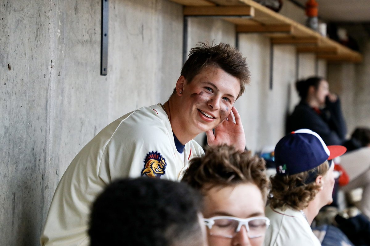 anelsonphotos's tweet photo. All smiles after last night’s win!
#kenoshakingfish #northwoodsleague https://t.co/WzJSoPMcip