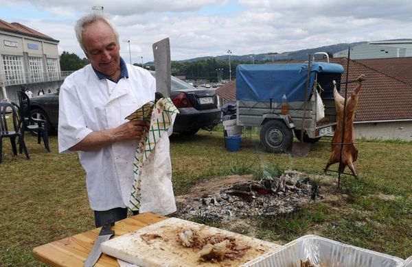 Turexpo's tweet photo. 🎉Hoxe en #festur tocoulle o turno a exaltación do "Carneiro ao espeto" de Moraña,Festa do "Lacón con grelos" de Cuntis e a "Festa da Tortilla" de Laro en Silleda.
🎊Un escaparate sin igual para as festas de interese dentro do Salón do Turismo de Galicia #turexpo22 @SemanaVerde https://t.co/ApgHrP5fn4