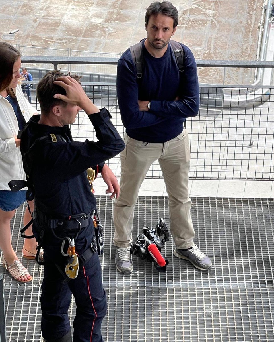 Une semaine peu ordinaire qui se termine! 
Place au premier stage Avec l’équipe 🇫🇷 demain 🥳
Merci @pompiers_paris pour l’intégration 🤩

Ps : vous aurez des images de cette semaine grâce à <a href="/TangiKerhoas/">Tangi Kerhoas</a> et <a href="/lachainelequipe/">la chaine L'Équipe</a> , en avant saison! 😬