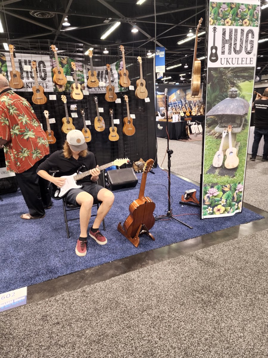 HUGmusicShop's tweet photo. last day of namm getting kicked off by @ben_burrell_music https://t.co/5jWRfhObWo