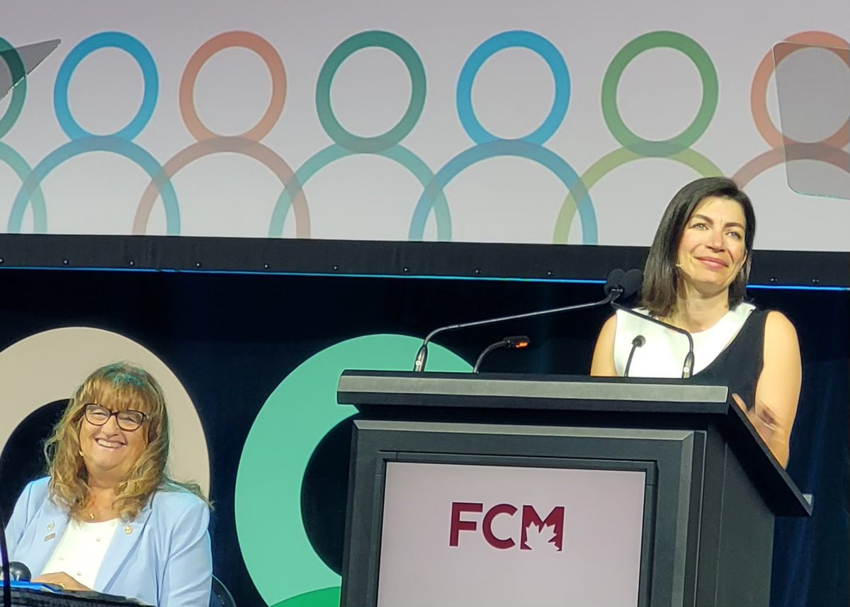 CountyMiddlesex's tweet photo. A huge congratulations to Middlesex County Councillor, Joanne Vanderheyden on her successful term as FCM President. Thank you for helping to bring Canadian municipalities together and championing Middlesex County along the way!
#middlesexstrong #middlesexcounty https://t.co/8oL6YYVSC9