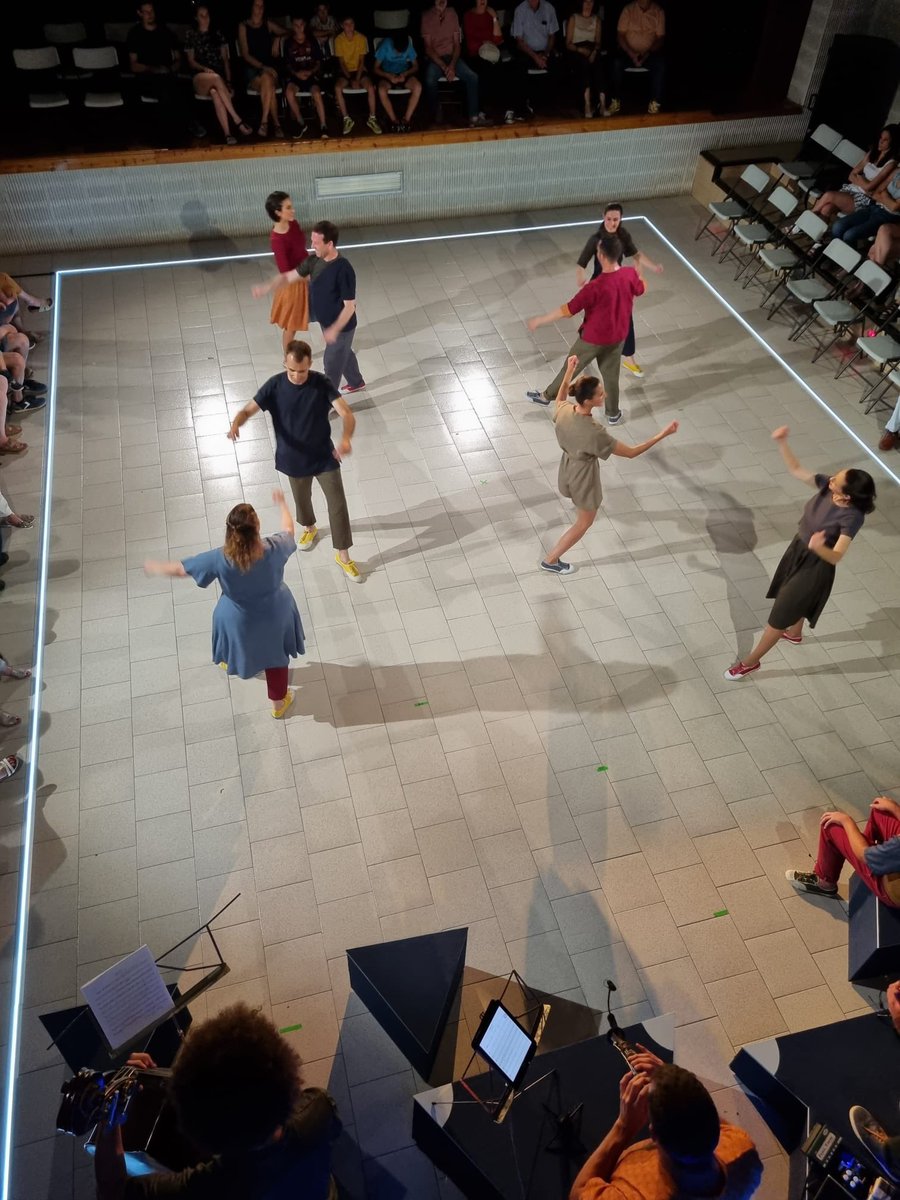esbartciutatcom's tweet photo. Iniciem un camí que esperem que ens porti per molt teatres #catalans i d’arreu! Avui (5/6) a #Fals comencem la #gira #EN5D amb @CriaturesMusica #plaimpulsaladansadarrel @FMediterrania i @cultpopular_cat https://t.co/YDaQOrci7Y
