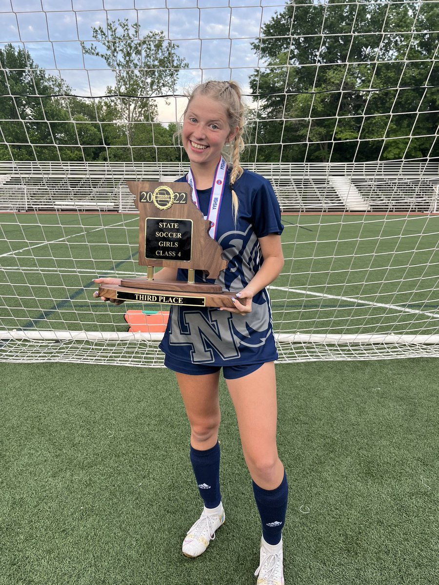 makinlee55's tweet photo. so thankful i got to be apart of this team! proud of every one of these girls🫶🏻 #3rdatstate @LNEagleWSoccer @CSCwomensoccer https://t.co/E8zsNyyxeE