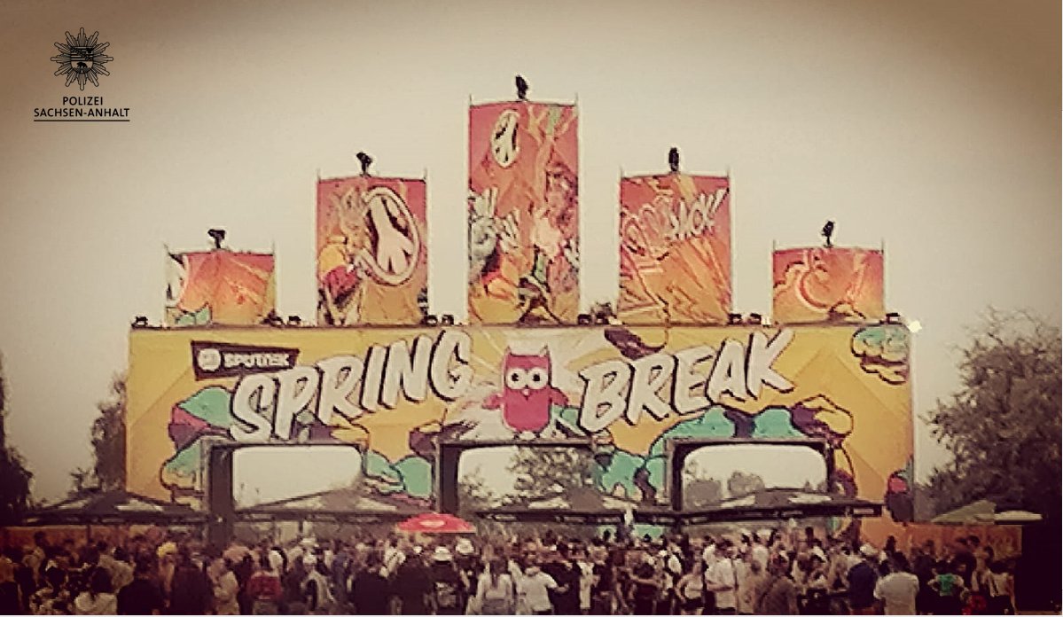 Polizei_DeRo's tweet photo. Das Festivalwochenende beim #SputnikSpringBreak neigt sich langsam dem Ende entgegen. Bislang können wir einen friedlichen Verlauf konstatieren👍. Erste Abreisebewegungen haben begonnen. Eine ruhige und friedliche letzte Nacht!
#SSB_Festival
#ssb22
#Polizei https://t.co/7ppkEaaKpj