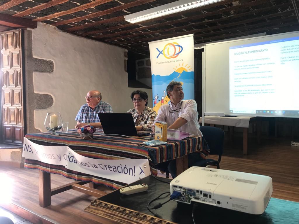 Ayer, sábado 4 de junio,tuvo el sector de Canarias la clausura de curso, donde despidieron cariñosamente a Paco y Rocío -a quienes agradecemos inmensamente su labor-y dieron la bienvenida a sus nuevos responsables, Jesús y Pilar -a quienes conoceremos en el Colegio Regional el 11