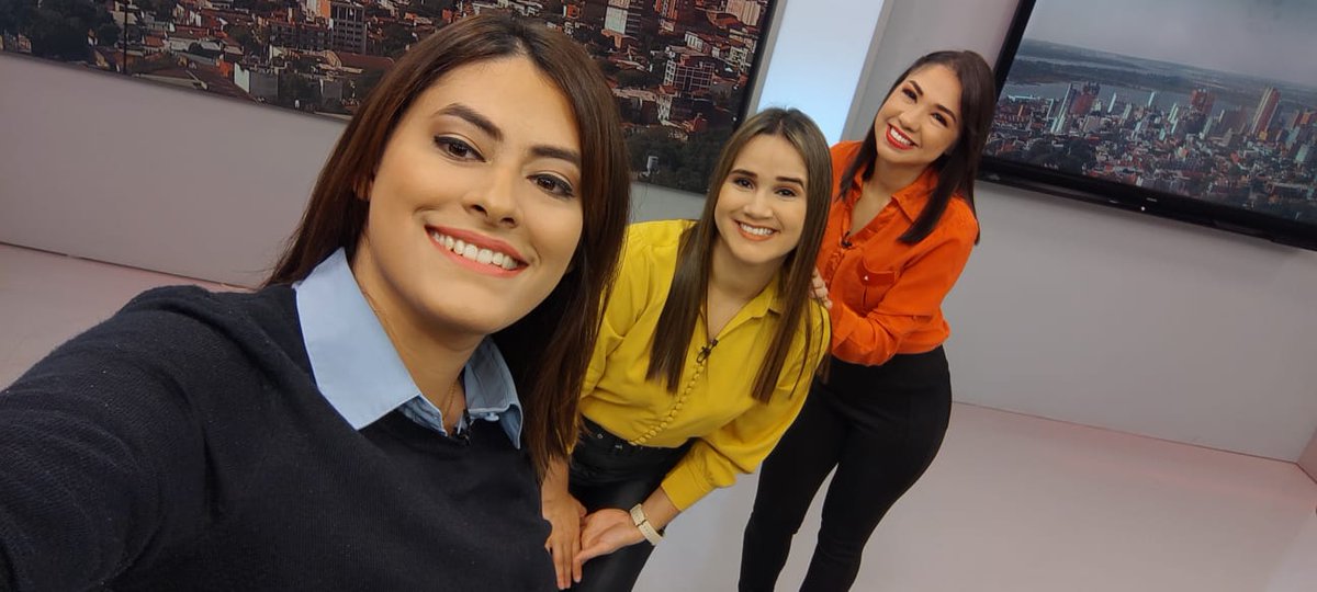 C9NParaguay's tweet photo. 📺🤩 ¡Nuestras bellas conductoras te informan en este Domingo!
Prendete a C9N Noticias 1ª Edición.
Conducen👉 #EmiBaez, @AnalizBlanco1 y #AraRomero
#Online 💻📲 https://t.co/k5AXD6unyc https://t.co/imsHJWaksj