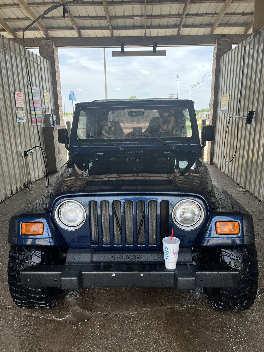 CreedMathan's tweet image. I present the Jeep Doggo