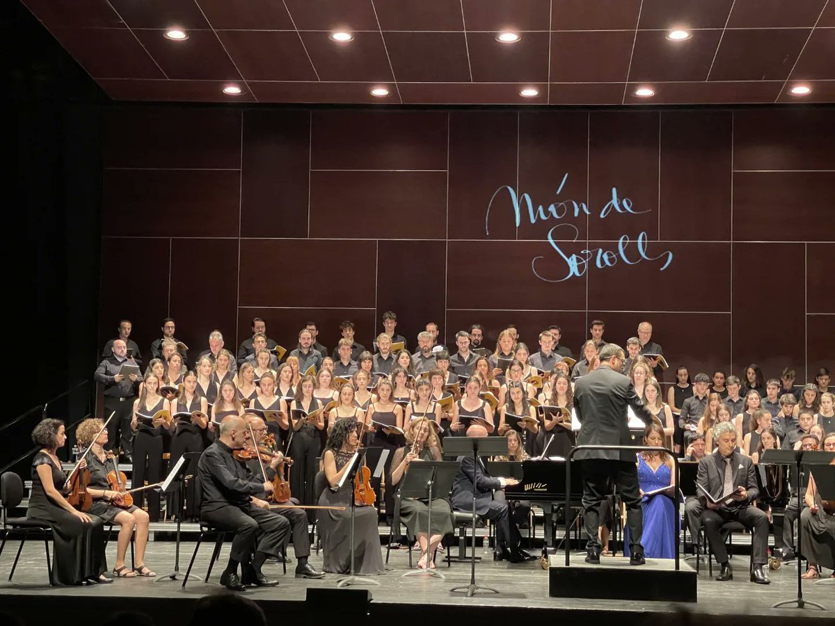 corjoveaunio's tweet photo. 🎶 Gràcies a tots i totes per venir a Manresa!
Estem molt contents de com ha anat el concert.
Cantar #ElMessies de l'@guinovartalbert ha sigut un regal per nosaltres.
@dpcodinasaltas @OCGranollers @amicsunio @VEUScorinfantil @CorCambraGr @nuriavilamiquel @Kursaalmanresa https://t.co/7MfshTiJvq