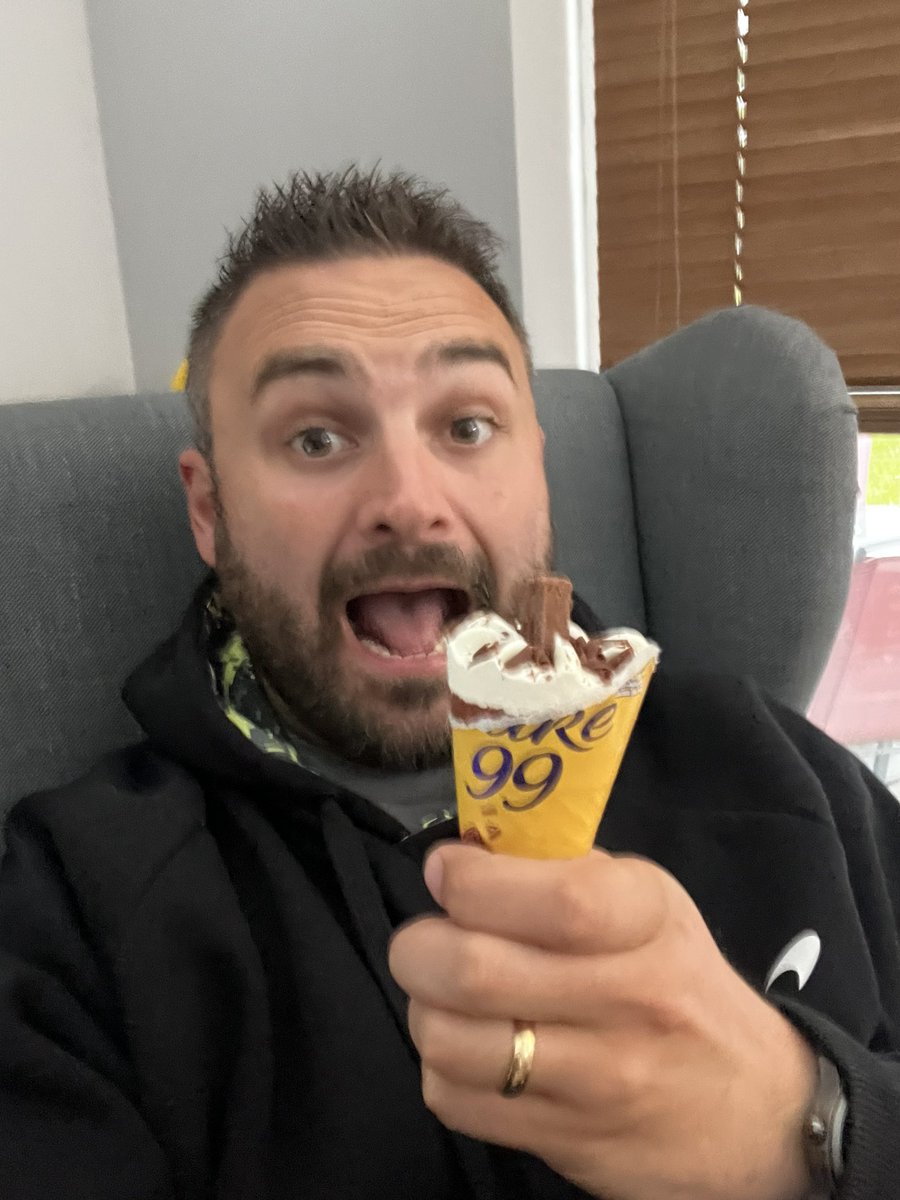 SteveHewett2's tweet photo. @dj_davepearce  all this talk of ice cream tonight, had to have one… https://t.co/BBrdFZ17UH