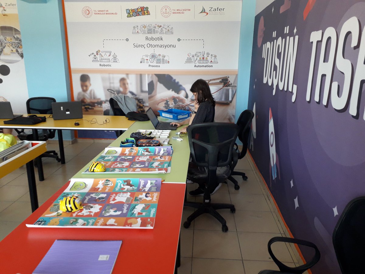 SivasliYap's tweet photo. #Sivaslikendinyap atölyemizdeki robotik kodlama kursumuzdaki bu haftaki  dersimizden kesitler... https://t.co/lZwPqauoAP