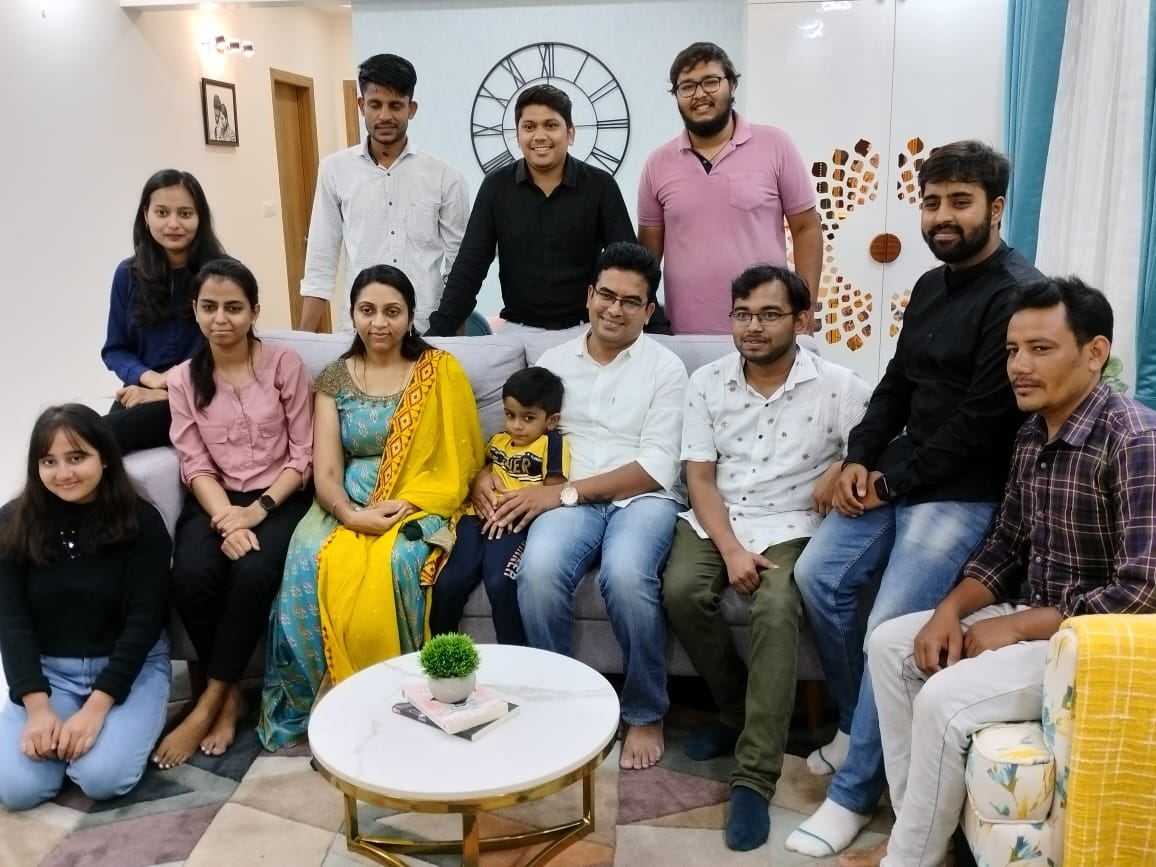 Mayank_marvels's tweet photo. Cheers to one more Project 🍻 Feel Blessed to be a part of @interiosplash  evolving and learning every day. #interiosplash #team #interiordesign https://t.co/6WnnDwxlR9