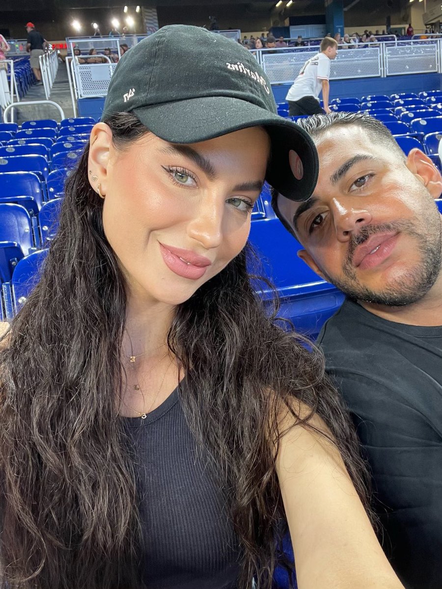 JohnnySuave's tweet photo. @marlins #makeitmiami https://t.co/GWNp1J0iQB