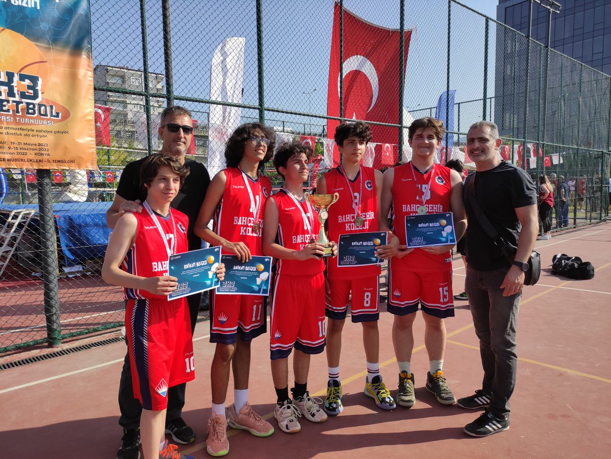 🏆 Gençlik ve Spor Bakanlığı'nın Türkiye Basketbol Federasyonu ile ortak düzenlediği Samsun 3x3 turnuvasında U15 takımımız şampiyon olmuştur. 

👏🏻 Antrenör ve sporcularımızı tebrik ederiz!

❤💙 #FlyHighTogether