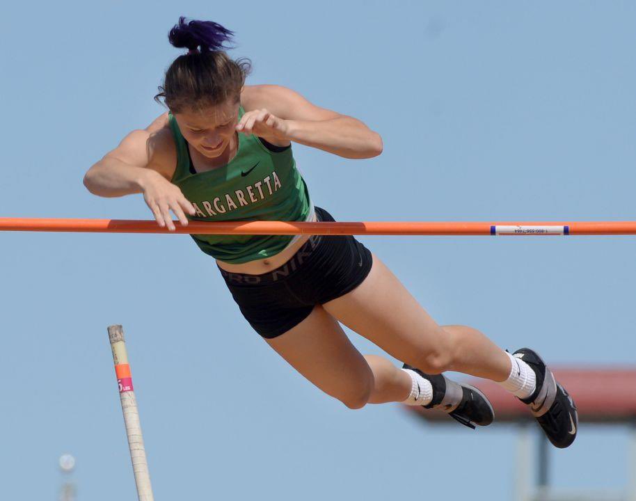 HokiesTFXC's tweet photo. Kenna Stimmel. Remember the name, #HokieNation 👀

✅ 14’ 6.25” (4.43m) to win 3rd outdoor state pole vault title
✅ NFHS national high school record
✅ Ohio state record
✅ School record and over the boys’ school record

The HS pole vault 🐐 is ready to rock in Blacksburg. https://t.co/cIL2oWt7JD